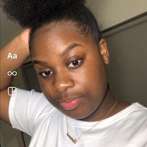 Meet your Posher, Samara